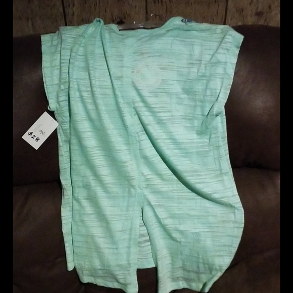 Umgee Tee - Picture 2 of 2